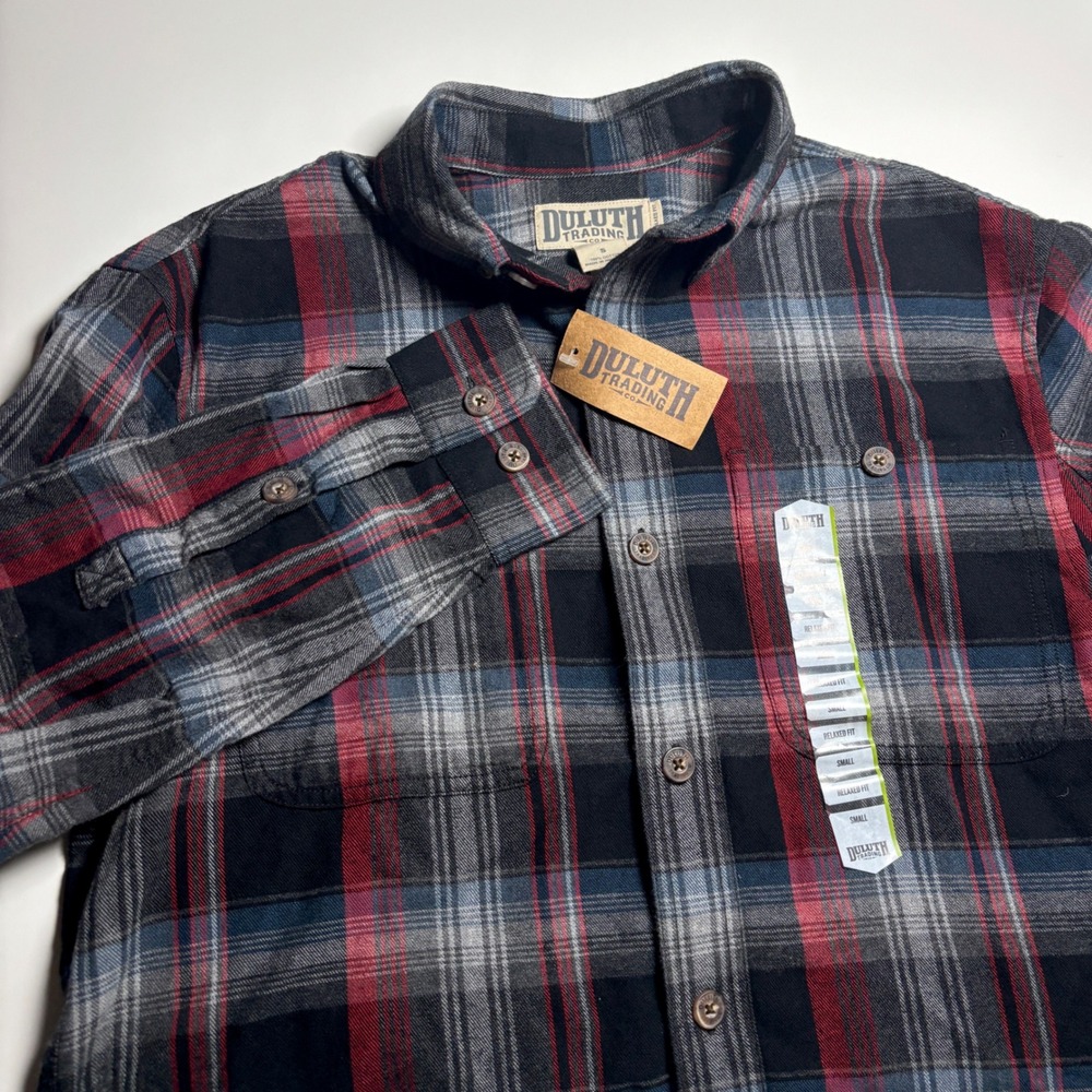 New Duluth Trading Plaid Flannel Free Swingin Relaxed Fit Mens Small button Down - Picture 3 of 7